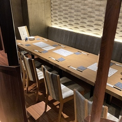最大12名までご案内可能なテーブル席です。大勢のご宴会などでご利用ください。
