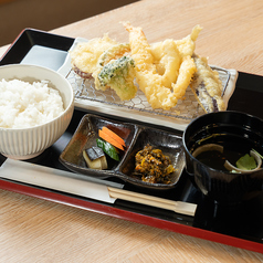 天ぷら定食(海老、イカ、キス、野菜4種)ご飯・お吸い物・漬物付