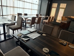 【テーブル席】テーブル同士の間隔がありますのでゆっくりお過ごしいただけます♪※２名様でのテーブル席の予約はネットでは受け付けておりませんので、電話にてご相談下さい。