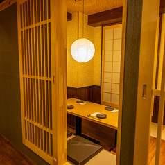 4名様でご利用頂ける掘りごたつ個室。同様のお部屋を複数ご用意しております。周りを気にせずにお過ごし頂けます。