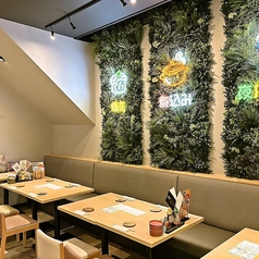 【ネオ居酒屋】種類豊富なドリンクや、焼売・煮込み・夜パフェが名物♪女子会で盛り上がること間違いなしのネオンもkawaii!!誕生日記念日のデザートプレートなどクーポンもご用意！