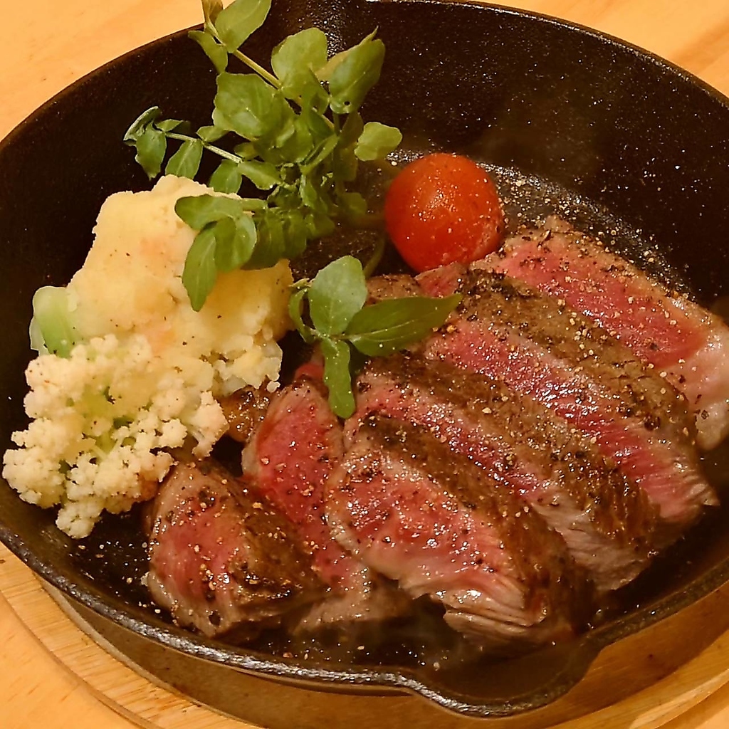 がっつりお肉も大人気の一品です。