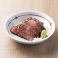 料理メニュー写真 牛ランプ肉のステーキ