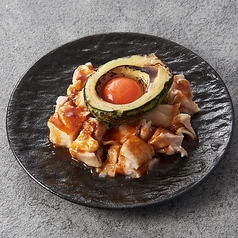 焼きアボカドと赤卵黄の四川風よだれ鶏