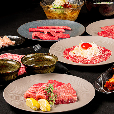 肉師が厳選するこだわり抜いた焼肉を。特別な日も、いつもの日も。肉とワインで乾杯！