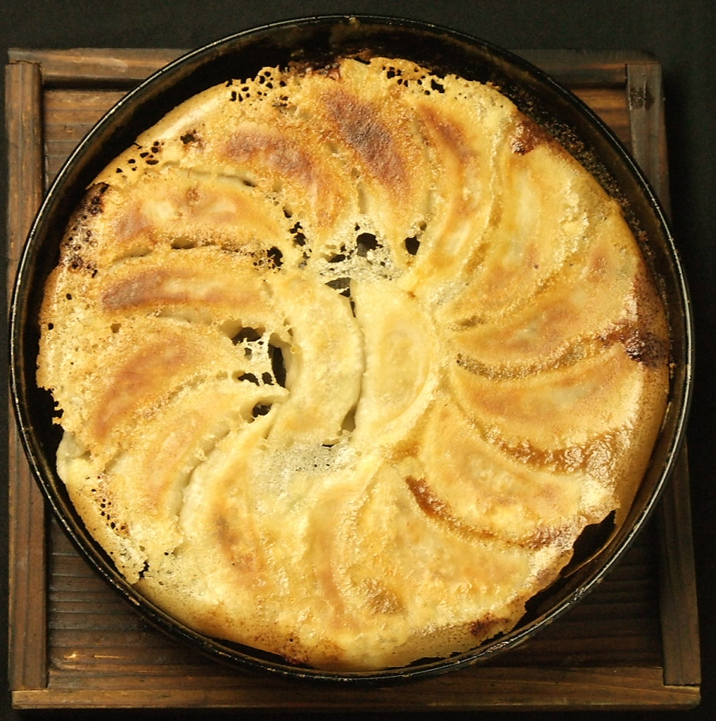 【博多鉄鍋餃子】博多山笠級の熱さと旨さ！！九州名物料理を堪能あれ☆