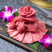 幻の黒毛和牛と呼ばれる「東京ビーフ」を焼肉でお楽しみください！盛り付けにもこだわっています。
