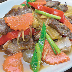 牛肉のオイスターソース炒め(パッヌアナムマンホイ)