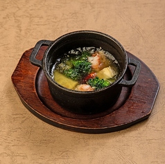 エビとブロッコリー、カマンベールのAjillo