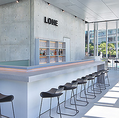 安藤建築のデザイナーが手掛けた、シンプルで洗練された安藤建築を堪能できる席です。アートのような空間で、上質なスペシャルティコーヒーと共に非日常的な時間をお楽しみください。