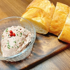 レバーペースト　バケット添え