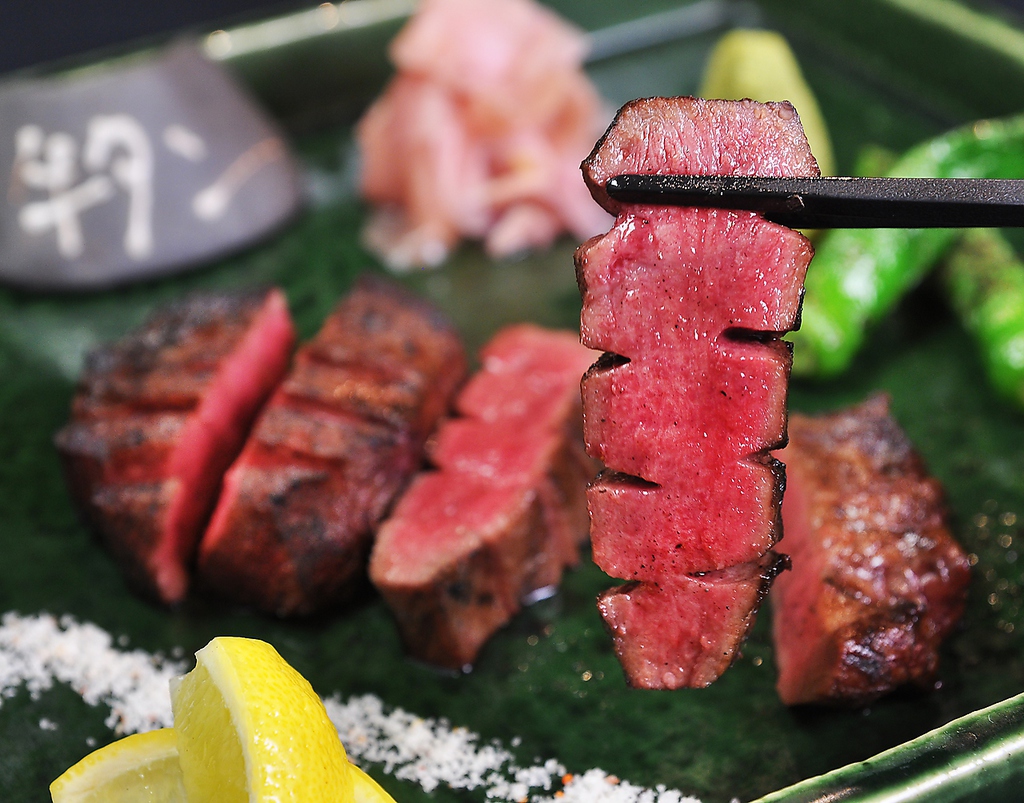 手間暇かけて作り上げる熟成厚切り牛タン！