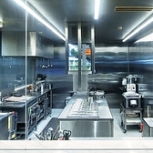 「都市の喧騒に、静かに逆らう光。」