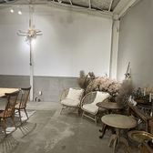 1Fはカフェ、2Fはブライダル★韓国風ブライダルを意識してよりナチュラルに仕上げた空間♪幸せの扉を開けましょう!