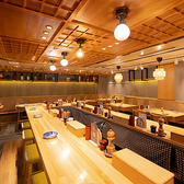 【バリアフリーでどなた様もぜひどうぞ】車椅子での入店にも便利!広めの通路で、どなた様も気兼ねなくご利用いただくことが可能です。駅からのアクセスも近いので、移動距離を少なくしたい会にも最適です。会社のご宴会のほか、謝恩会や同窓会など、車椅子のゲストがいるシーンでぜひご検討ください。20名様から貸切もOK