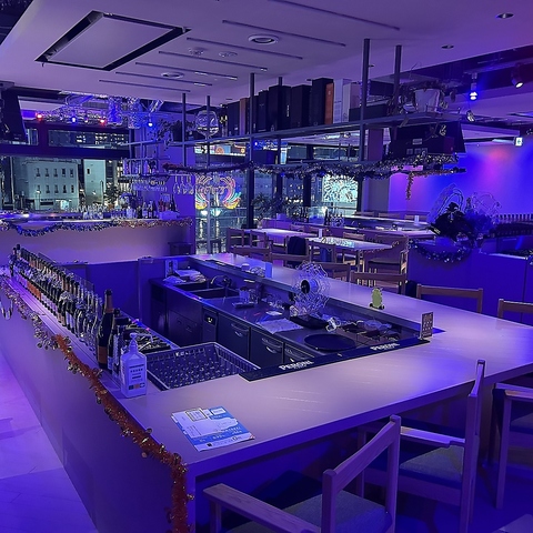 Dining & Bar Terrace �_�C�j���O�o�[ �ƏF �e���X ���F���̓��H����2F