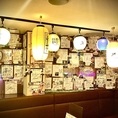 店内には御来店頂いた素晴らしき方々のサインやグッズ、DVD等も飾らせて貰っております。日に日に増えており感謝感謝の毎日です。「最近はどの様な方がお見えになりましたか？」とお聞きになるお客様もいらっしゃいます。