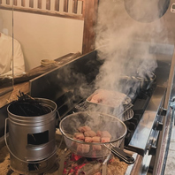 【炭火】香ばしい薫香と旨味を堪能できる