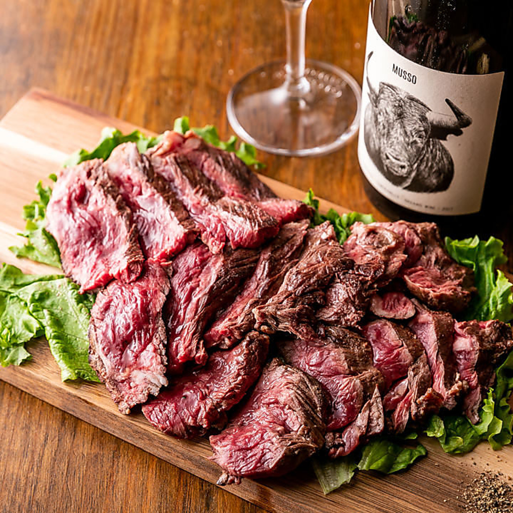 熟成ローストビーフなど魚料理だけではなく肉料理も自慢の逸品です！