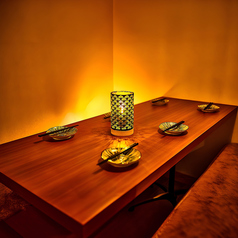 少人数様でも、団体様でもカーテン個室席をご用意致します。様々な用途にあわせてご活用下さいませ。