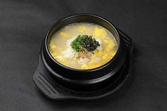 わかめとたまごのクッパ / 牛肉と野菜のピリ辛クッパ