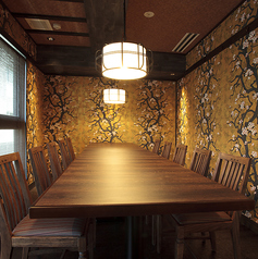 2名様～最大12名様まで入れる個室は宴会や接待でもご利用頂けます。周りを気にせずお食事をされたい方にピッタリです！