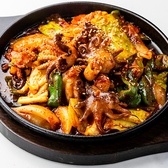 イイダコをコチュジャンベースの甘辛いタレで炒めたチュクミポックン。