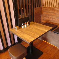 ２階に２名のお席が３卓ございます。内２卓はテラス席で開放感あふれる中でお料理をお楽しみいただけます。