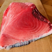 豊洲より！生の本マグロを仕入れてます