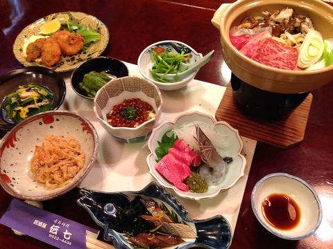 山形駅前で旬の食材を使った郷土料理と地酒。名酒を堪能できる隠れ家的和風居酒屋。