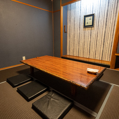 【個室完備】の落ち着いた雰囲気の店内は、大切な方とのお食事や会社の飲み会、宴会、女子会、接待などのビジネスシーン～プライベートシーンまで幅広くご利用に最適です。お客様のご要望にお応えすることも可能です。ご不明な点はお気軽にお問い合わせくださいませ。