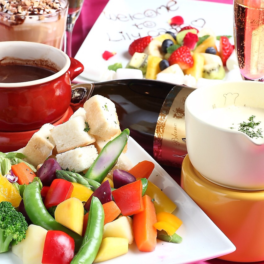 チーズフォンデュとチョコレートフォンデュがなんと一つのコースに♪