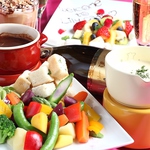 チーズフォンデュとチョコレートフォンデュがなんと一つのコースに♪