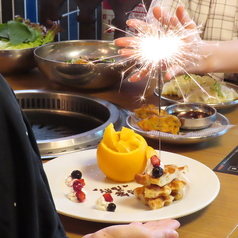 誕生日・記念日にサプライズプレートでお祝いしませんか？大切な人との素敵な時間をお届けします。3階席