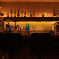 広々としたソファ席、カウンターもご用意しております。