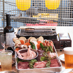 開放感抜群の屋上で楽しむ手ぶらBBQ♪お肉や野菜、ドリンクも揃った充実のセットで季節を満喫◎