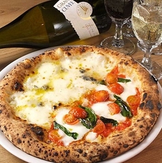 腕自慢の職人が焼いた窯焼きPIZZA