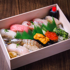 【お持ち帰り】折箱寿司10貫盛り合わせ &nbsp;