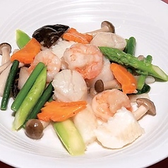 海鮮三種と季節野菜の炒め物