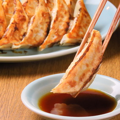 ＜伏見でうまい餃子を味わうなら＞肉汁たっぷり焼き餃子