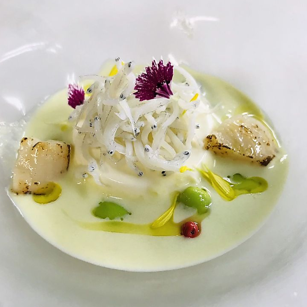 季節を感じる絶品メニューを豊富にご用意。芸術的な季節メニューを存分にお楽しみくださいませ…。