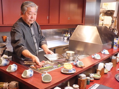 串揚げ一筋の店主が目の前で揚げる本格的な串揚げは、一度食べれば必ず虜に！「新型コロナ対策推進宣言の店」としてお客様に安心と最高のサービスをご提供いたします！お1人でのご来店も大歓迎です！