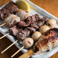 炭火で仕上げるジューシーな串焼き！