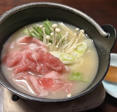 昔ながらの味わい！里山の恵みを感じる豚の味噌鍋の写真