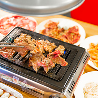 卓上のロースターで焼くスタイルのザ・焼肉！