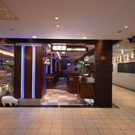 おしゃれな店内◎お店の中が外から見えます♪