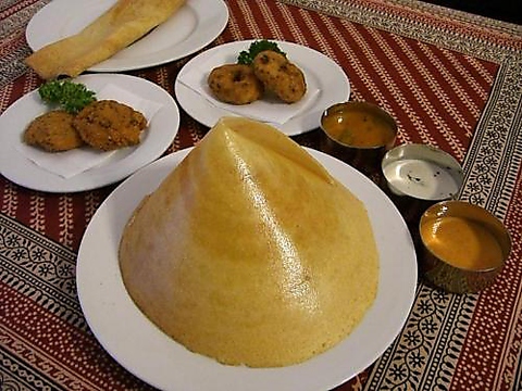 くつろげる空間でゆっくりと本場インド料理をお楽しみください。