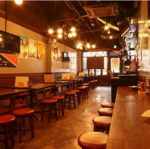 温かみあふれるモダンな店内で、しっぽり飲むもよし、楽しく飲むもよし♪おひとり様から大人数まで◎