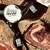 【本格BBQコンロ】各テーブルには使い勝手の良い本格的なBBQコンロを設置。炭火(または専用グリル)でじっくりと焼き上げるお肉の味は格別です。初心者でも扱いやすい設備です♪