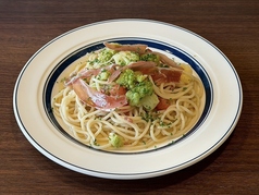 生ハムとロマネスコのペペロンチーノ